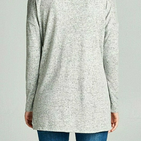 🍬A Casual Sweater with a V-neck!🍬 - Picture 3 of 3